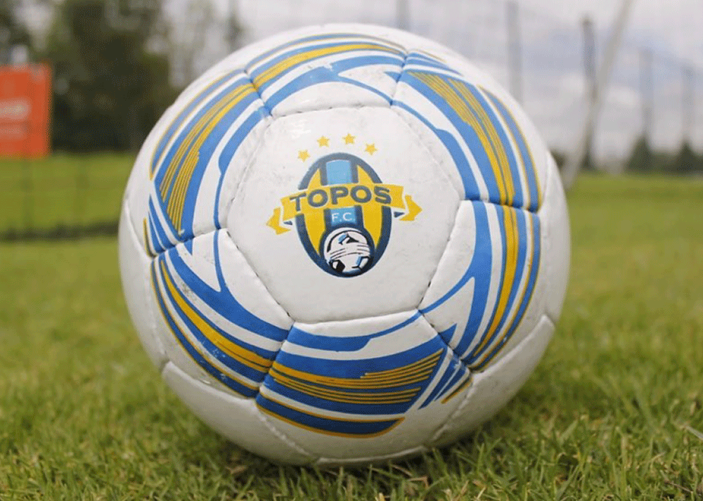 Imagen de un balon con el logotipo de topos fc